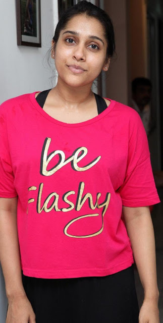 Telugu TV Anchor Rashmi Gautam Real Face Without Make Up Photos 12
